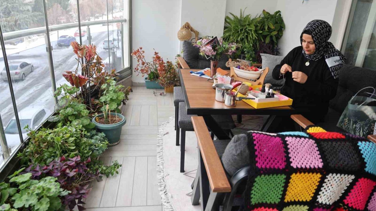 Ev hanımının azmi: 20 belge aldı ve 300 öğrenciye usta oldu