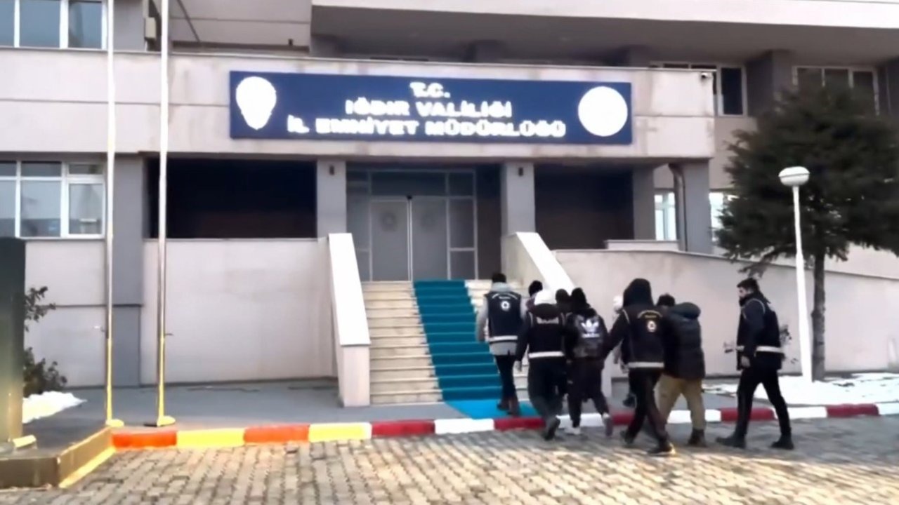 Iğdır’da 5 düzensiz göçmen yakalandı, sürücü tutuklandı