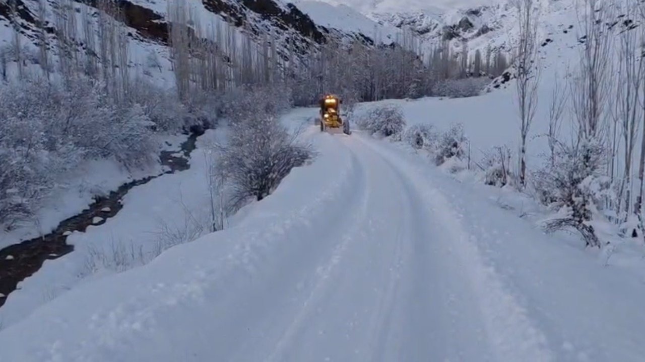Kars’ta 130 köy yolu ulaşıma kapandı