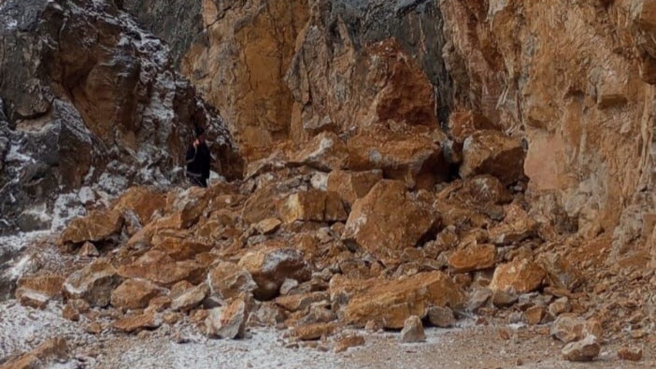 Kemaliye’de Taş Yolu geçici olarak trafiğe kapatıldı