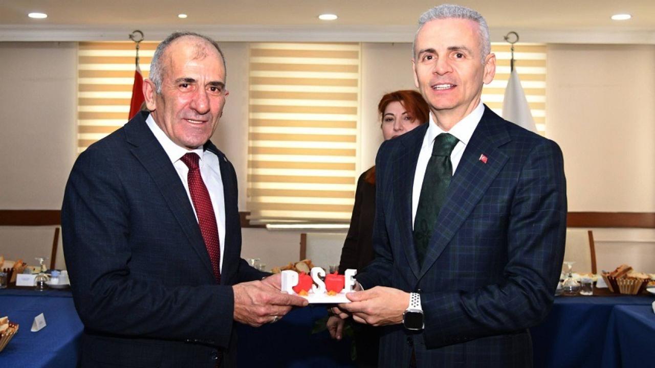 ve muhtacın yanında olan dernek, şimdi de Ardahan Üniversitesi ile gerçekleştireceği projelerle gençlere ve ihtiyaç sahibi kadınlara umut olmaya hazırlanıyor.