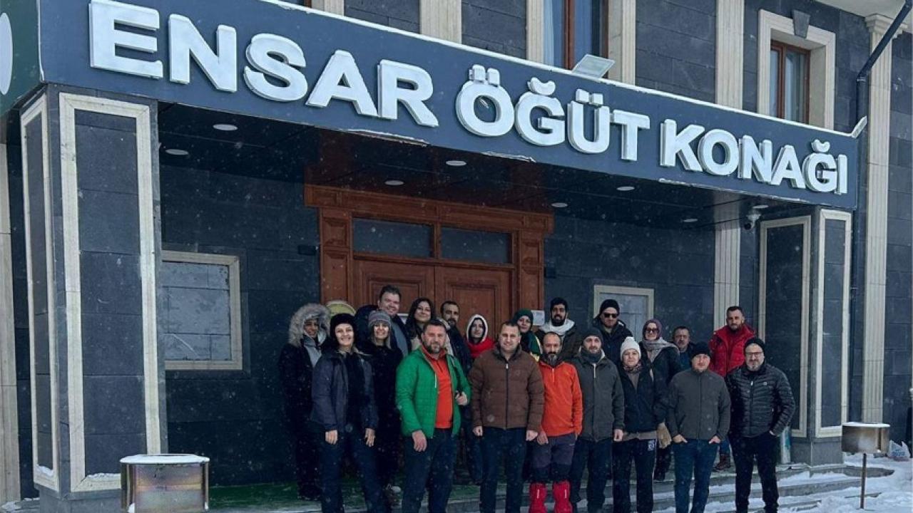 Rizeli dağcıların rotası Ardahan oldu: Doğa severler Ensar Öğüt Konağına hayran kaldı