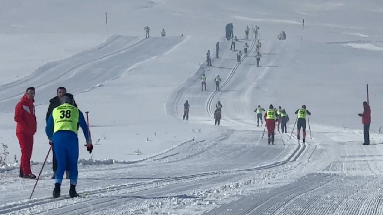 Yüksekova’da "Kayaklı Koşu Barış ve Kardeşlik 1. Etap yarışması" heyecanı