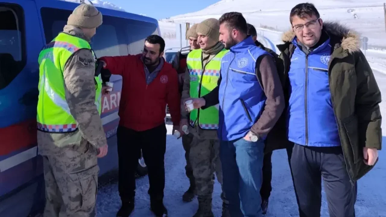 Zorlu kış şartlarında gönüller ısındı