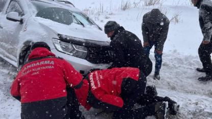 Zorlu Kış Şartlarında Jandarma Vatandaşın Yanında