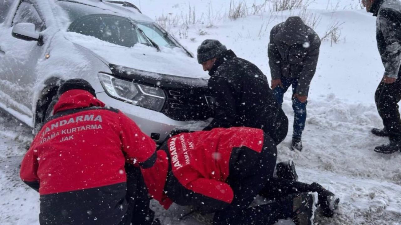 Zorlu Kış Şartlarında Jandarma Vatandaşın Yanında