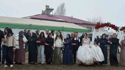 Iğdır’da bahçe düğünü geleneği kar ve çamura rağmen sürüyor