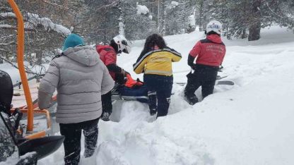 Sarıkamış’ta düşerek ayağını kıran kadının imdadına JAK ekipleri yetişti