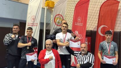 Elazığ’a bilek güreşinde 4 madalya