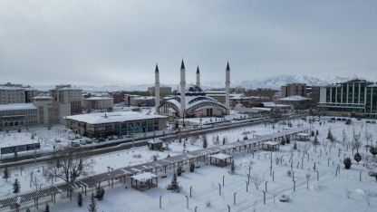 Ağrı’da kar sonrası kartpostallık görüntüler oluştu