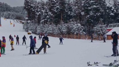Kars’ta kayak heyecanı sürüyor
