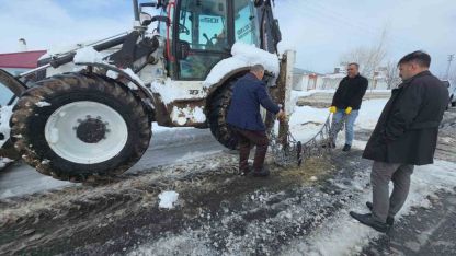 Tuzluca’da kar 32 köy yolunu kapattı, 22 köy yolu ulaşıma açıldı