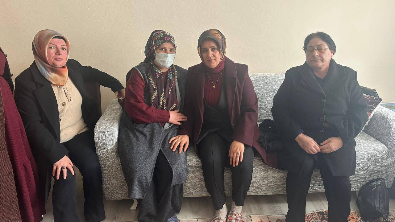 AK parti Kadın Kollarından Hanak’ta Gönül Ziyaretleri