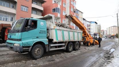 Ardahan Belediyesi Seferberlik Başlattı: Merkezdeki karlar şehir dışına taşınıyor