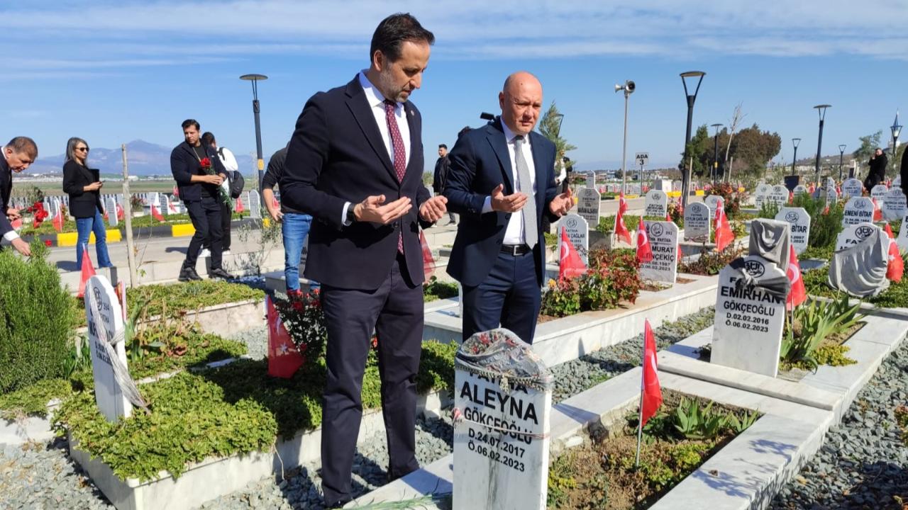 CHP Heyeti Deprem Şehitlerini Hatay’da andı