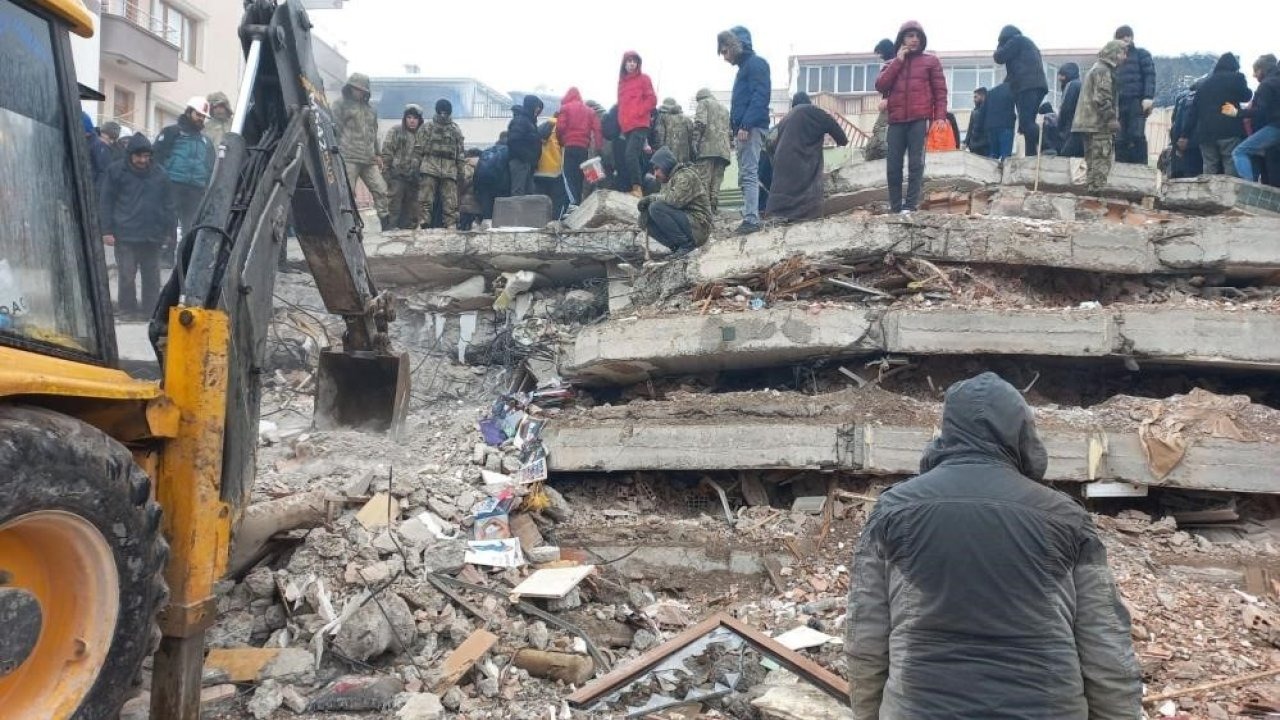 Depremde yıkılan pasaj davasında beraat kararı