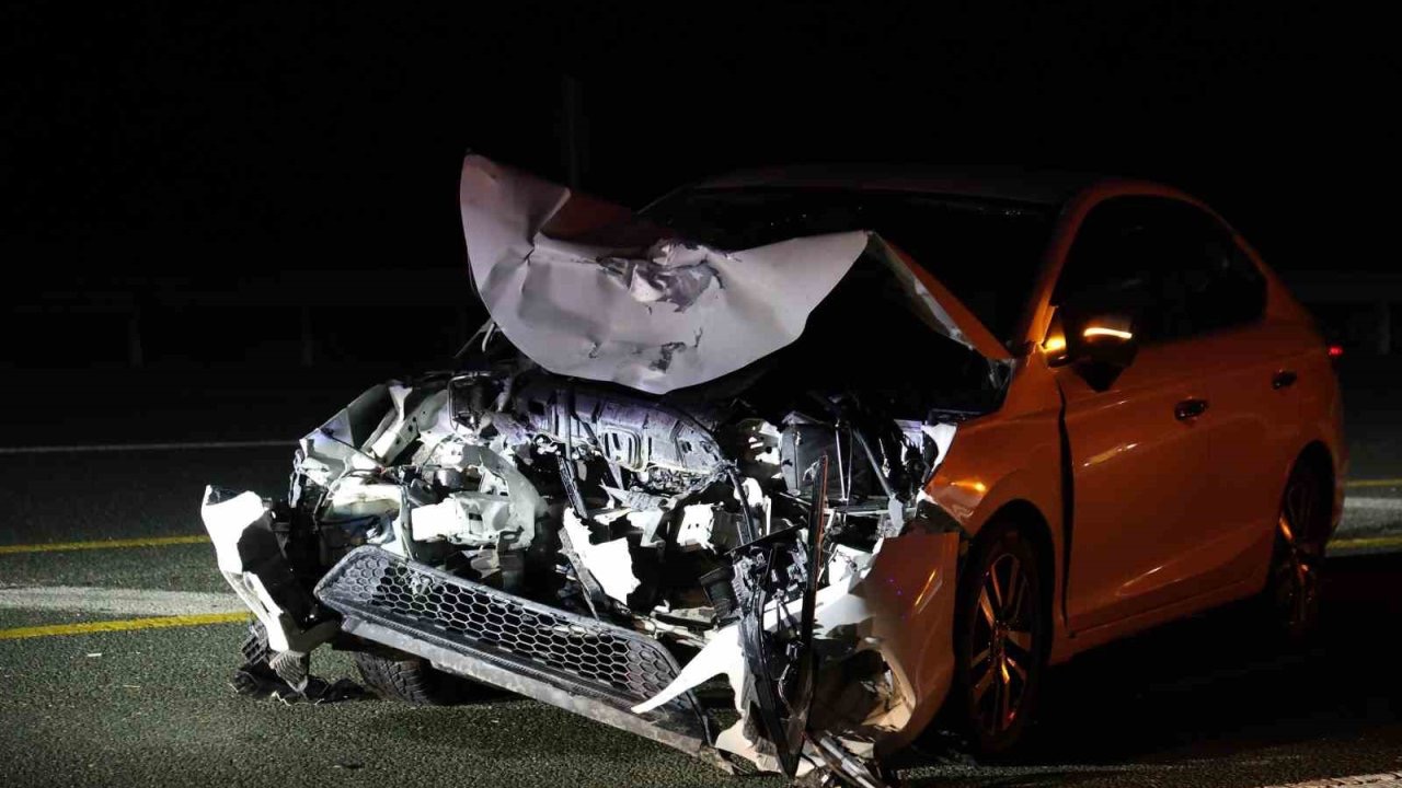 Elazığ’da yaşanan kazada 3 kişi yaralandı: O anlar kamerada