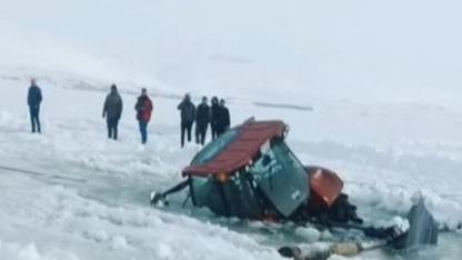 Festival hazırlığında facianın eşiğinden dönüldü: Buz kırıldı traktör suya gömüldü