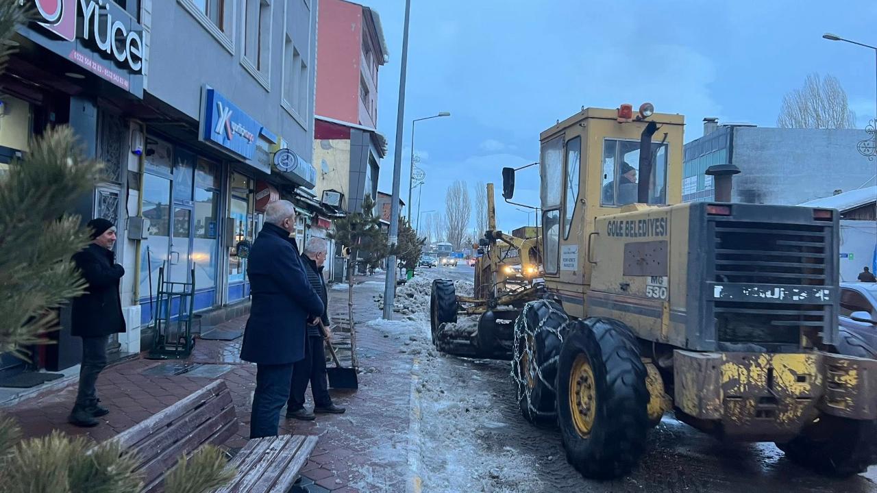 Göle Belediyesi sahaya indi: İlçe genelinde yoğun mesai