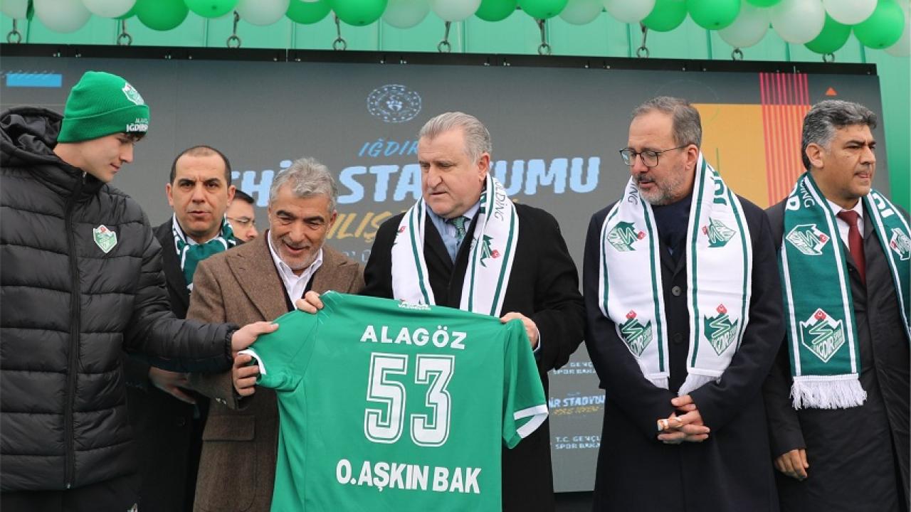 Iğdır Spor’un başarı hikayesi Ardahanlı vekillere örnek gösterildi: Neredesiniz?