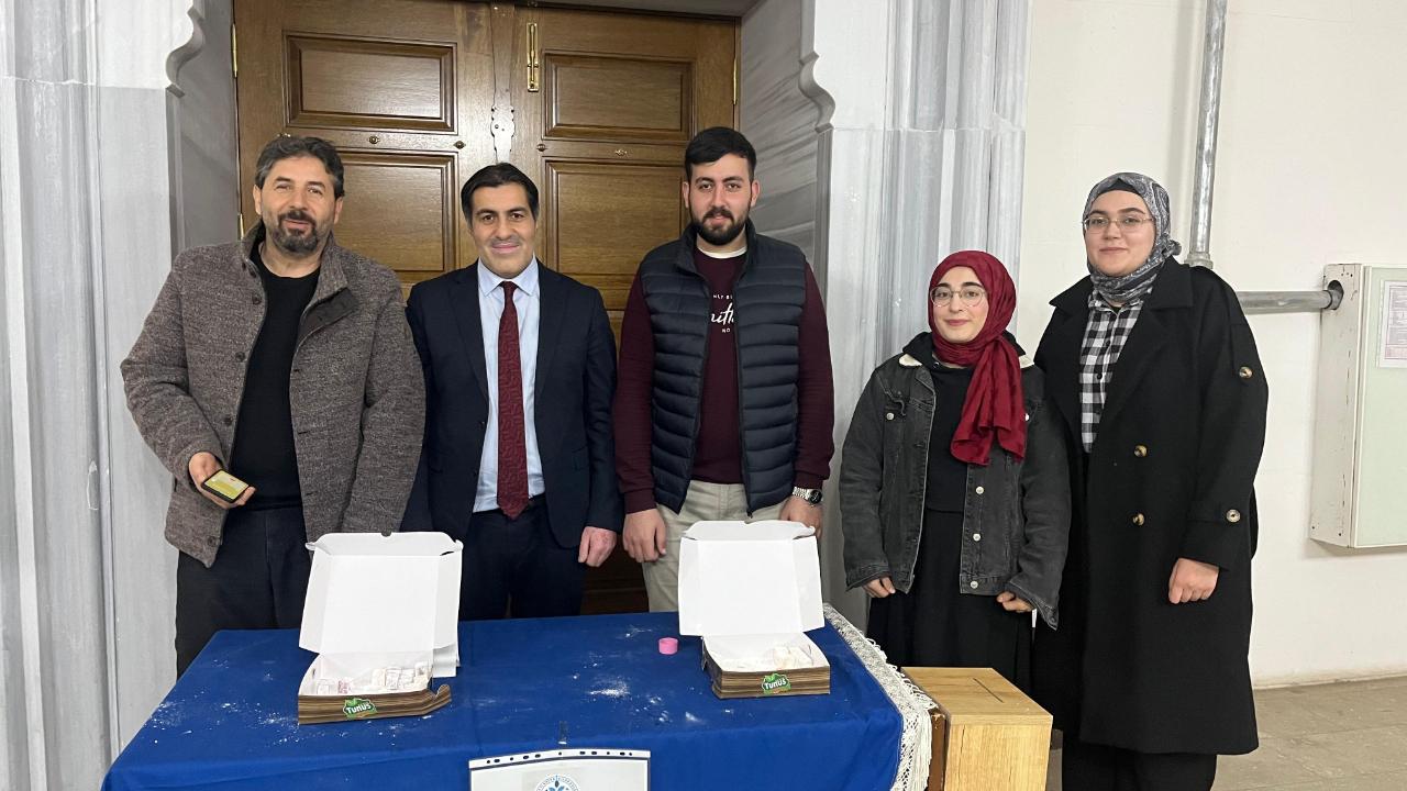 İlk teravihte cemaate tatlı karşılama