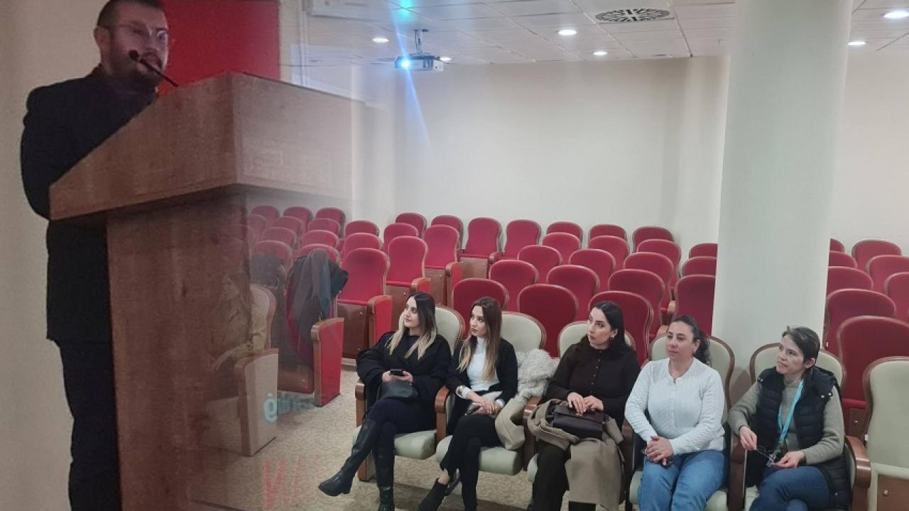 Kadın kuaförler hijyen eğitiminden geçti