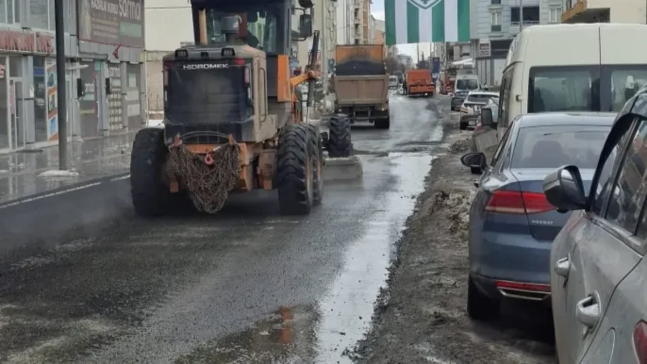Kars’ta Karayolları Hızla Müdahale Etti, Ardahan’dan “Eşit Hizmet” Tepkisi