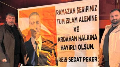 Peker’in adamları Ardahan’da lokum dağıttı