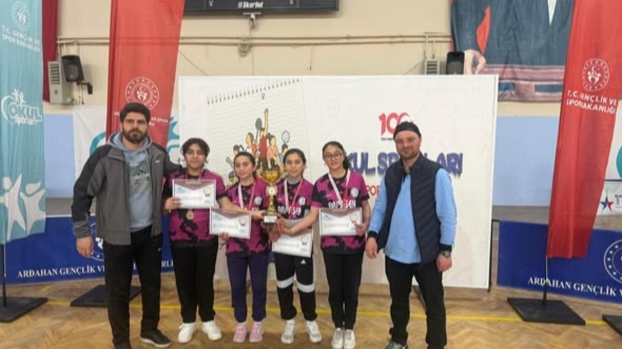 Ardahan’da okul sporları coşkusu sürüyor