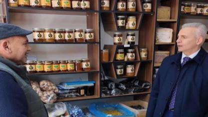 Vali esnaf ziyaretine çıktı: Posof fasulyesi aldı