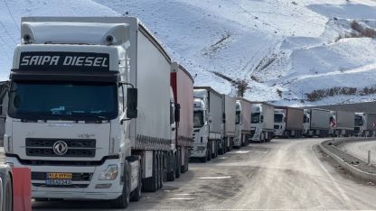 Türkiye-İran sınır kapısında 2 kilometrelik tır kuyruğu oluştu