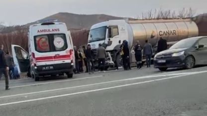 Malatya’da kontrolden çıkan kamyon hafif ticari araca çarptı: 1 ölü, 1 yaralı