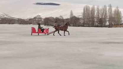 Çıldır Gölü’nde atlı kızak sezonu sona eriyor