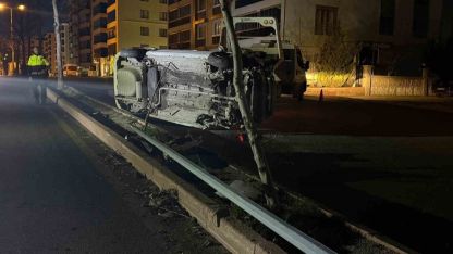 Elazığ’da otomobil yan yattı: 1 yaralı