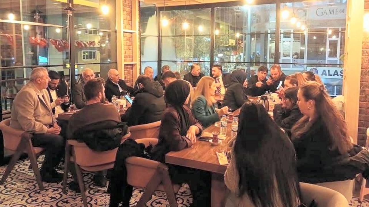 AK Partiler iftar sofrasında bir araya geldi