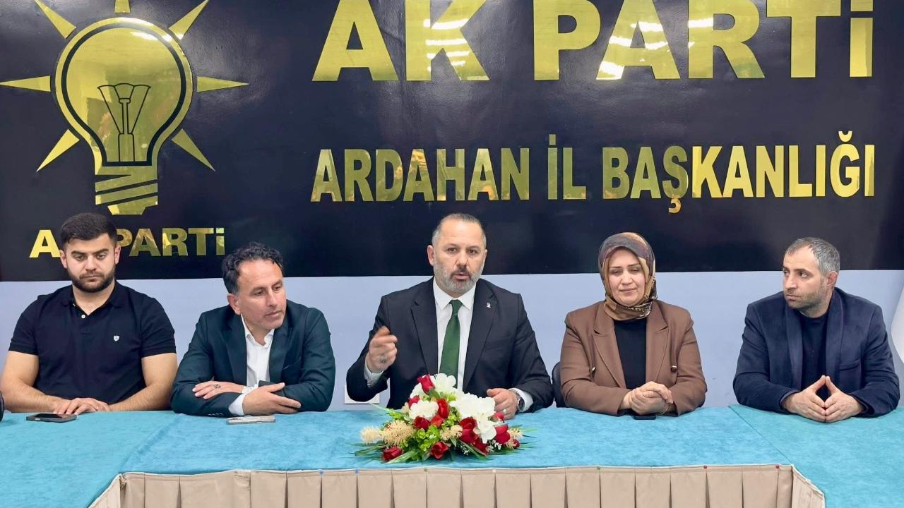 Ardahan AK Parti’den güçlü katılımlı toplantı
