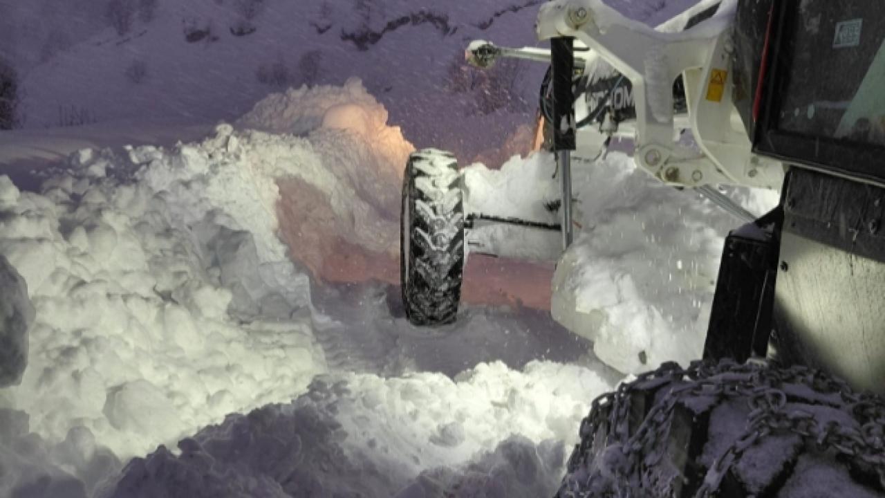 Ardahan’da kar mesaisi aralıksız sürüyor