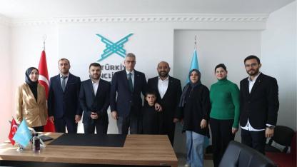 Bakan Ardahan’da TÜGVA’lı gençlerle buluştu