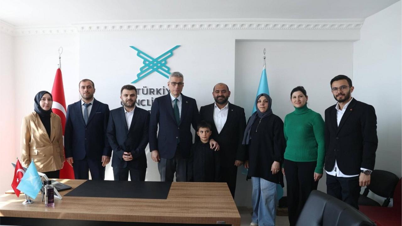 Bakan Ardahan’da TÜGVA’lı gençlerle buluştu