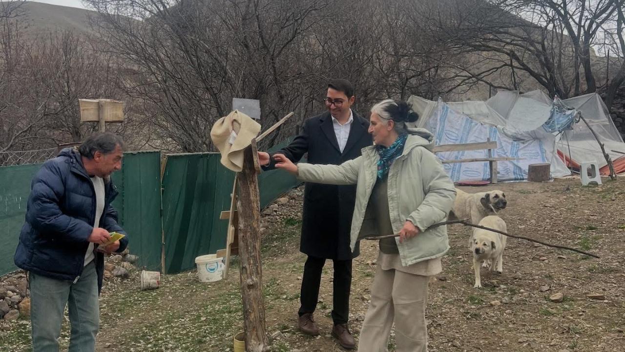 Başkan Çamlıyurt’tan örnek üreticiye destek