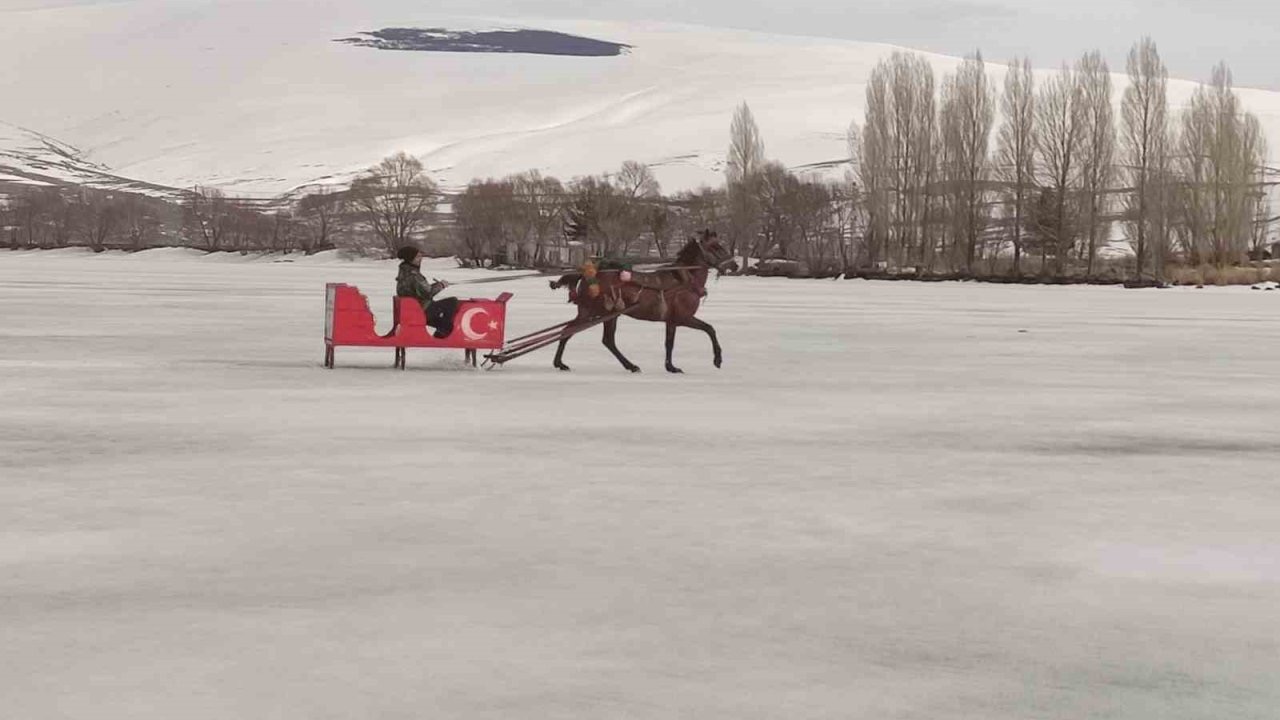 Çıldır Gölü’nde atlı kızak sezonu sona eriyor