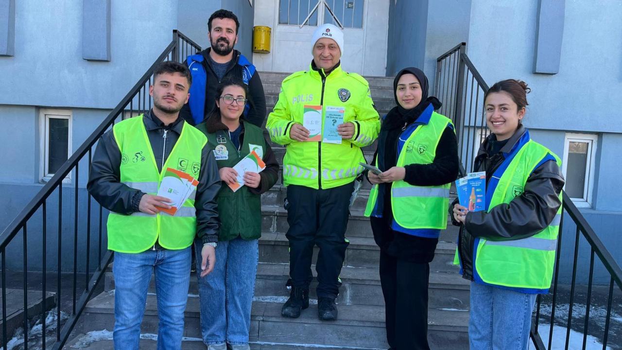 Çıldır’da Yeşilay için sahaya çıkıldı
