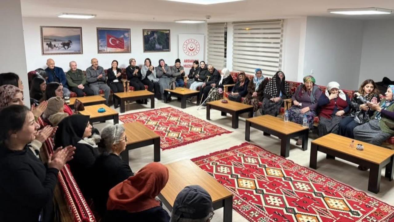 Gençler ve Ulu Çınarlar Aynı Çatıda Buluştu