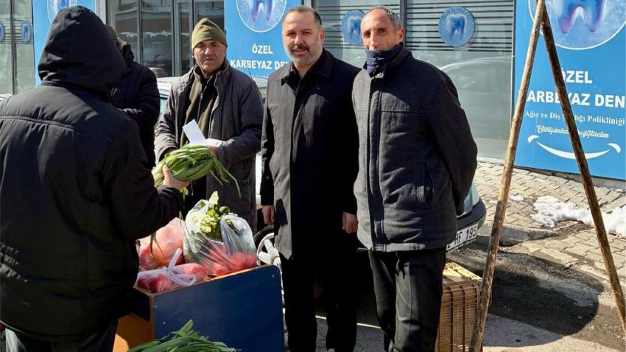 Hakan Aydın, pazara indi esnafın nabzını tuttu
