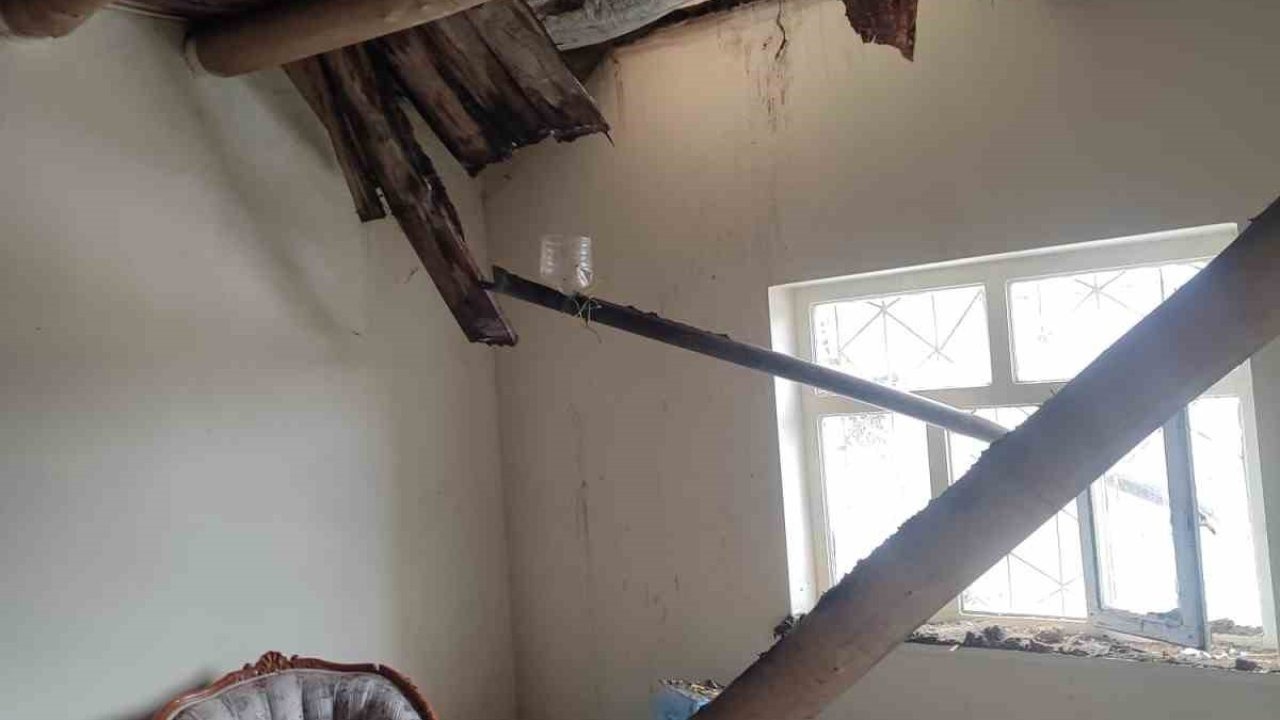 Hakkari’de 6 kişilik ailenin evi çöktü
