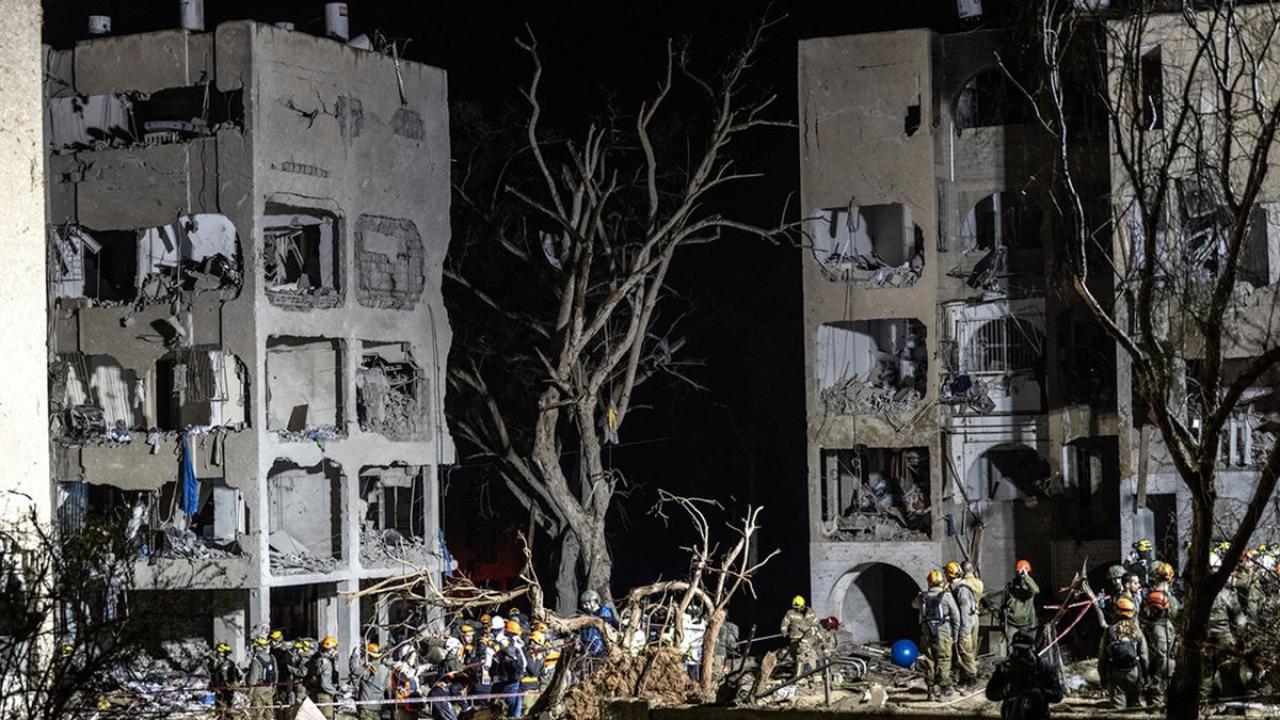 İran İsrail'de 5 şehri füze ve İHA'larla vurdu! 200'den fazla ölü ve yaralı var