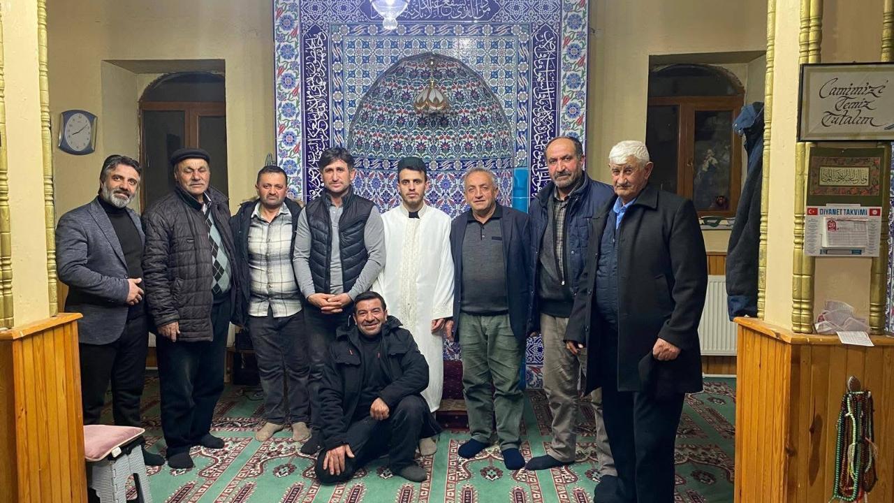 Karlıyazı Köyü’nde Teravih Sonrası Gönül Buluşması