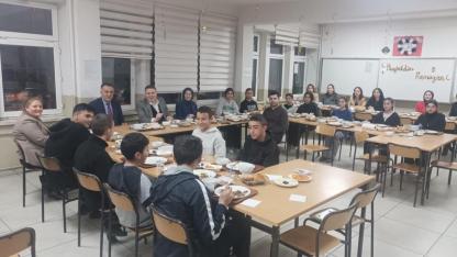 Kaymakam Meram öğrencilerle iftarda buluştu