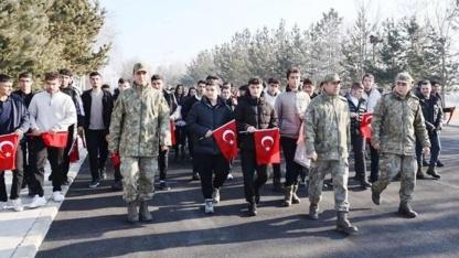 Lise öğrencileri 1 günlüğüne 'Mehmetçik' oldu