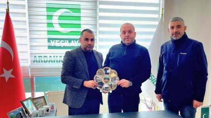 Morkoç’tan Yeşilay’a destek ve kutlama ziyareti